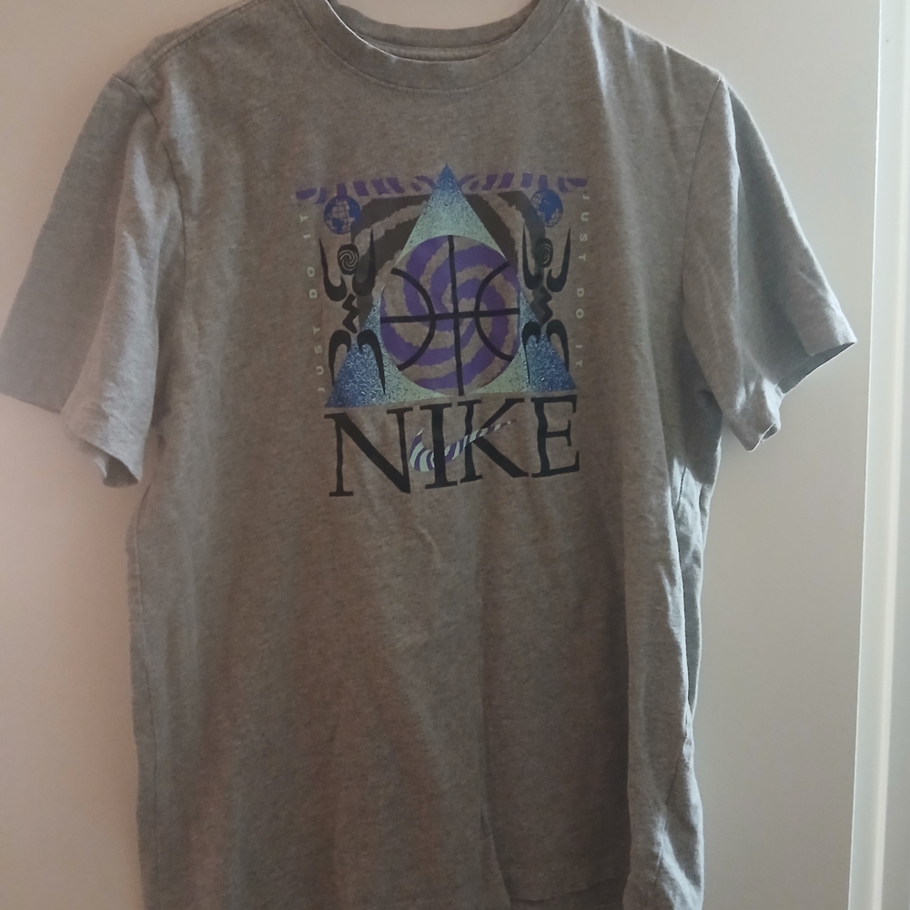 Nike Grey Graphic Basketball T-Shirt